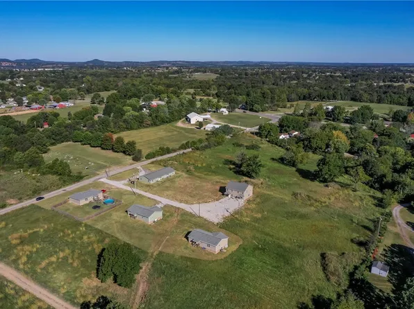 40 County Road 9021, Green Forest, AR 72638