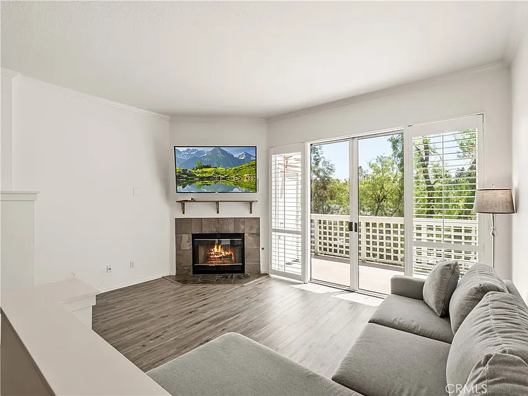 24514 McBean Pkwy — Photo 9