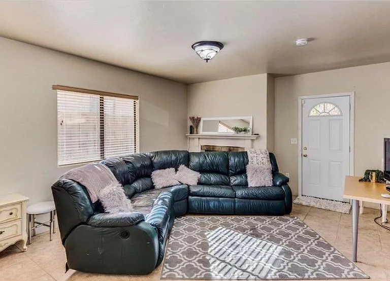1605 N Fremont Ave — Photo 4
