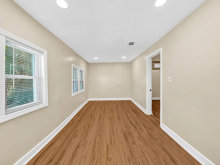2820 Beacon Ave #B — Photo 3