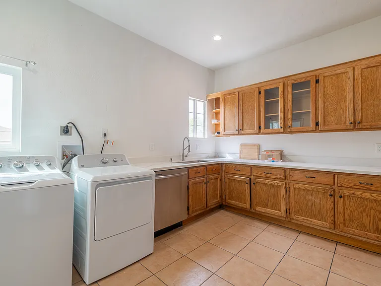 1481 Pomona Ave — Photo 7