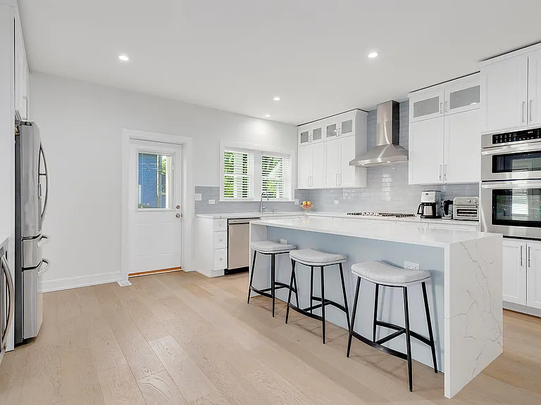 1205 Curtiss St — Photo 14