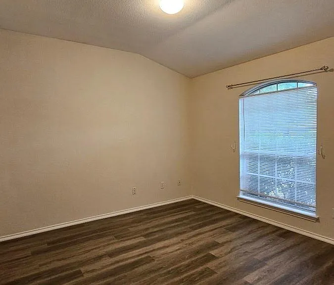14902 Snelling Dr — Photo 7