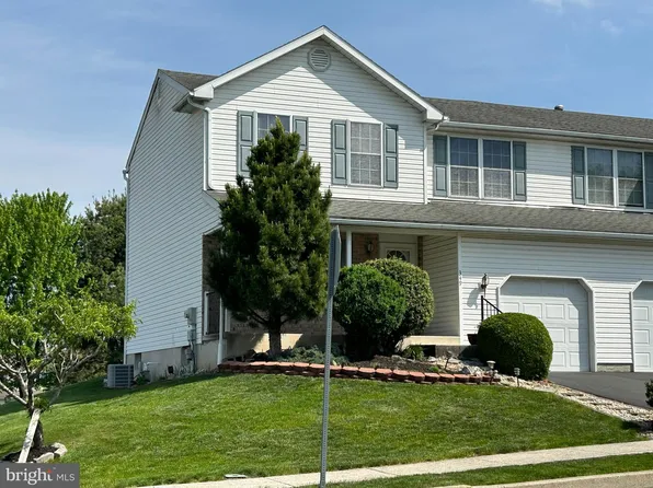 349 Oneida Dr, Sinking Spring, PA 19608