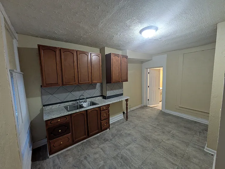 2319 W Muhammad Ali Blvd — Photo 7