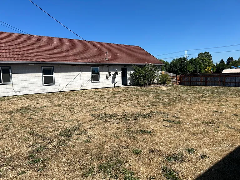 1186 NE Alpine Ave — Photo 10