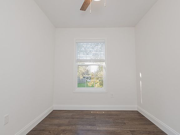 5th image of 519 Wellington Ct