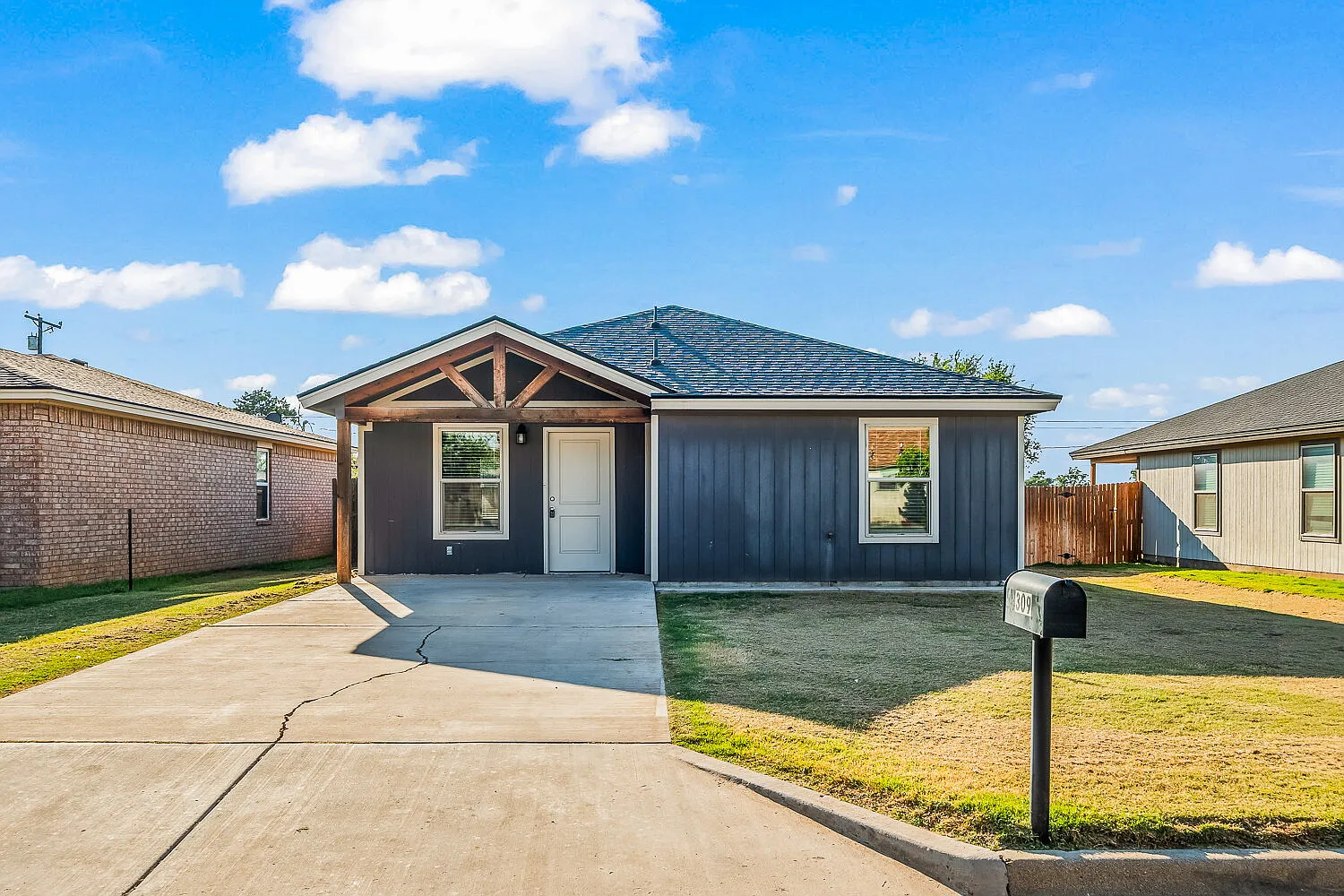 3 bed, 2.0 bath, 1214 sqft, $1,595 — Photo 1