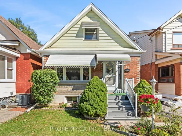 16 Warren Cres, Toronto, ON M6S 4S2