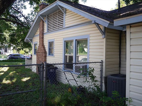 4th image of 2100 Western Ave