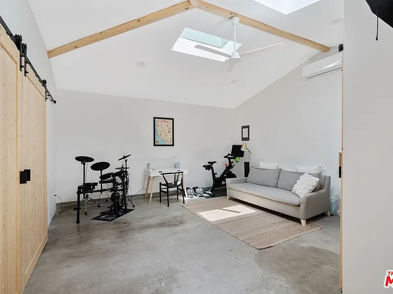 2820 Nichols Canyon Pl — Photo 44