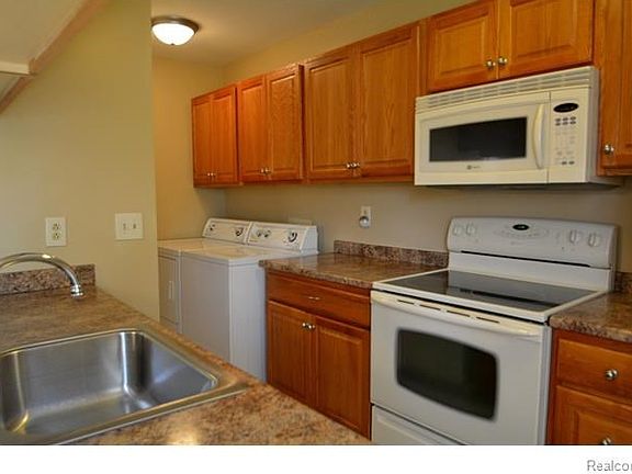 2nd image of 2731 Fox Hollow Ct #A