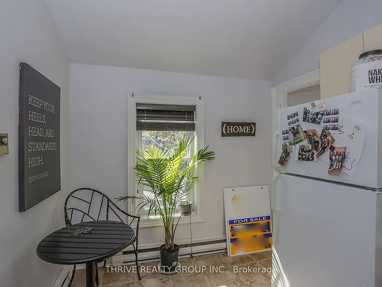526 Waterloo St #A — Photo 6