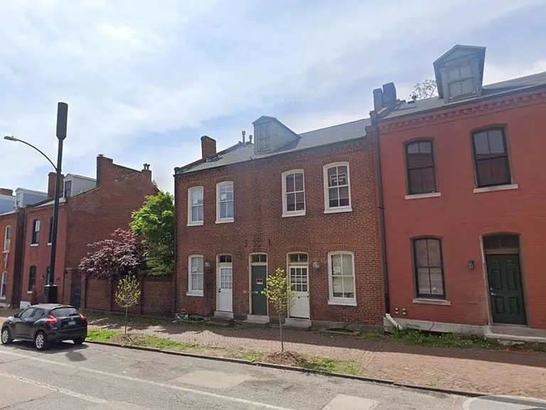 932-934 Russell Blvd — Photo 11