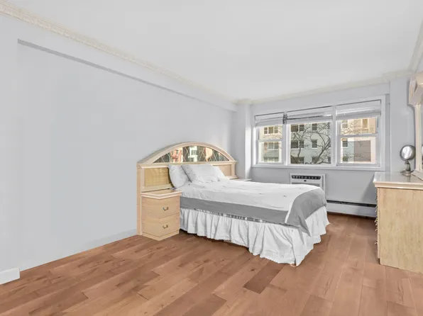 446 East 86th Street 2B image 3 of 4