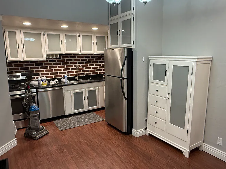 144 N 300 E — Photo 9