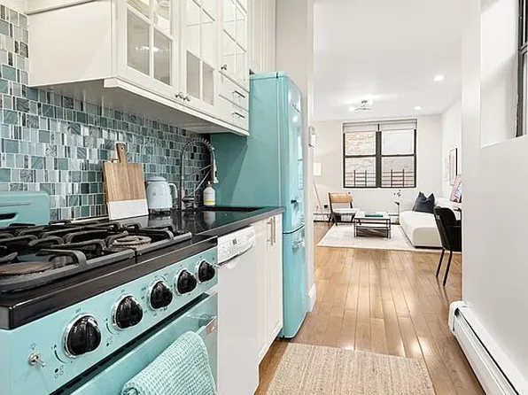 788 9th Ave APT 5C, New York, NY 10019