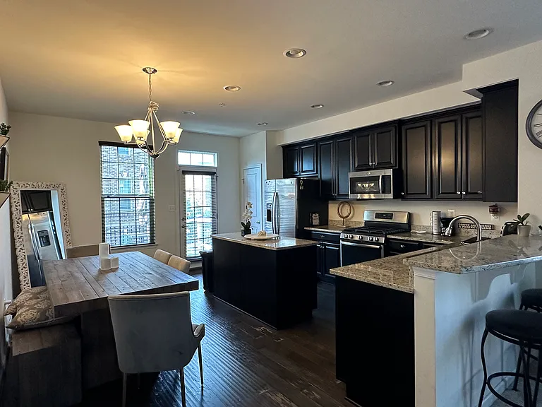 1734 E Eager St — Photo 2