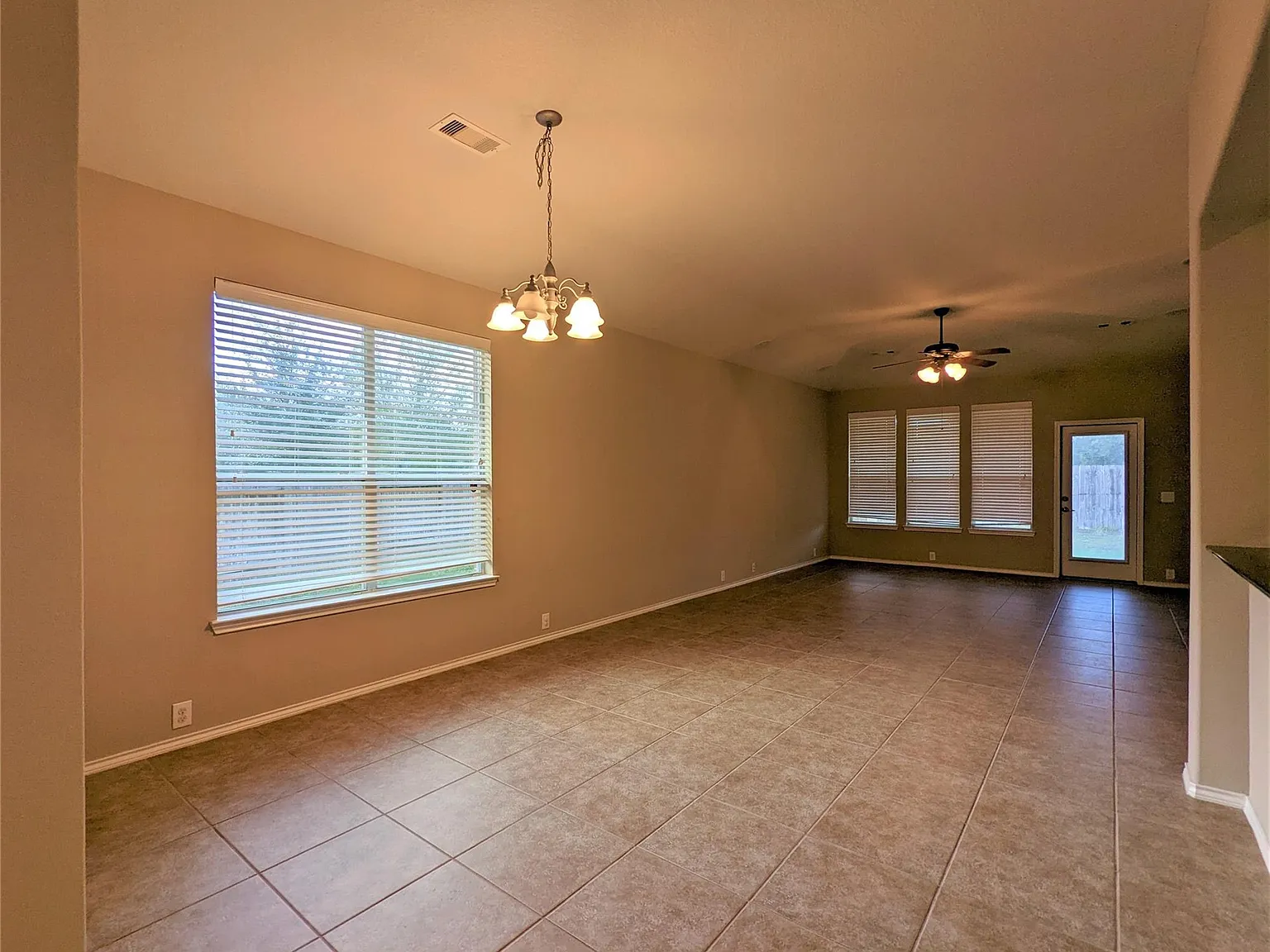 3 bed, 2.0 bath, 1742 sqft, $2,300 — Photo 3