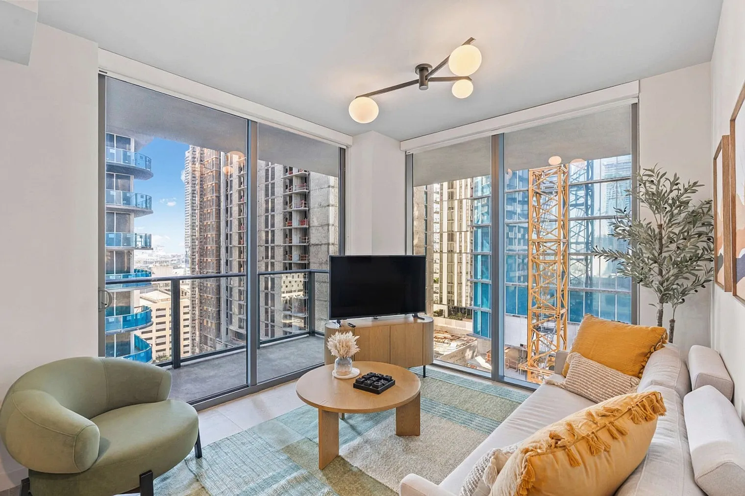 2 bed, 2.0 bath, 818 sqft, $3,681 — Photo 2