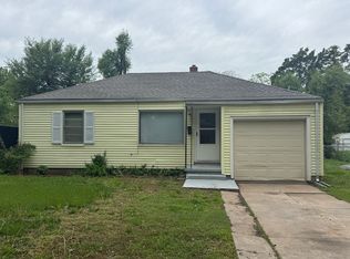 1845 S Ridgewood Dr, Wichita, KS 67218