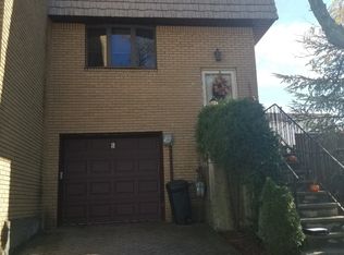 6 Daffodil Ct, Staten Island, NY 10312
