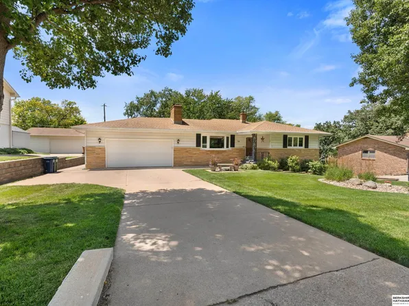 208 Caldor Dr, Bellevue, NE 68005
