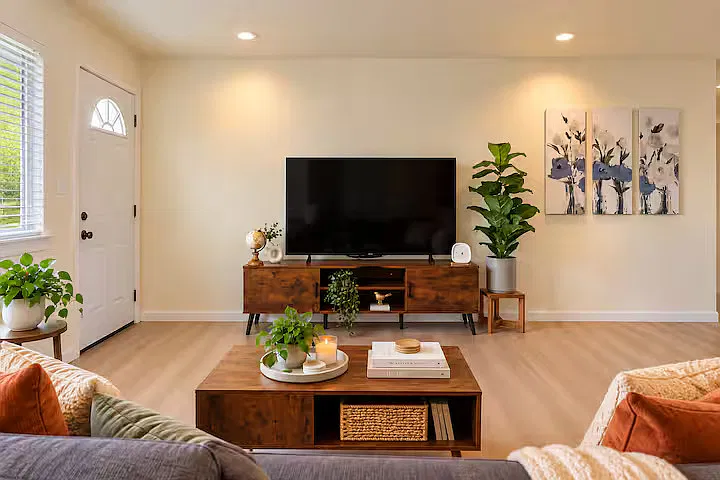 2 bed, 750 sqft, $3,200 — Photo 1