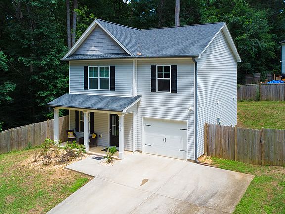 2nd image of 2445 Fleetwood Dr