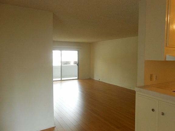 2nd image of 604 E Verdugo Ave APT F