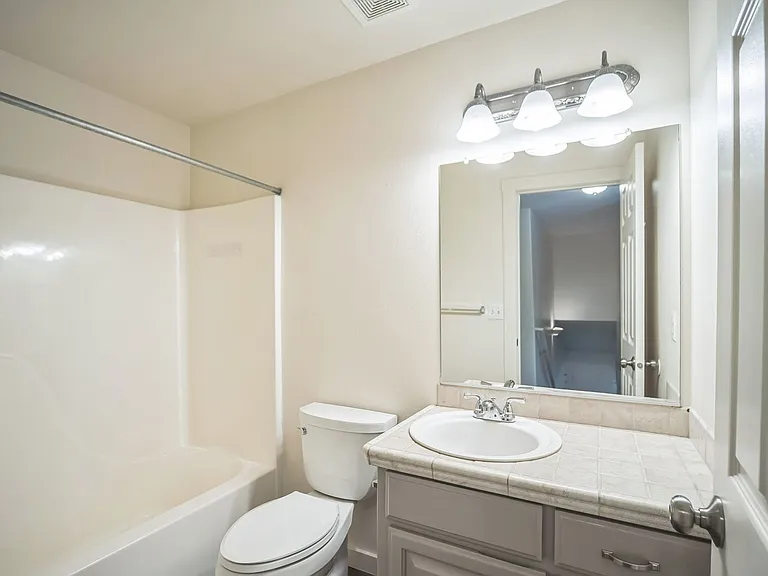 3114 SE Tumblestone Dr — Photo 9
