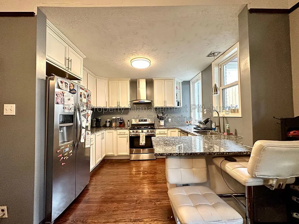 704 Montclair St