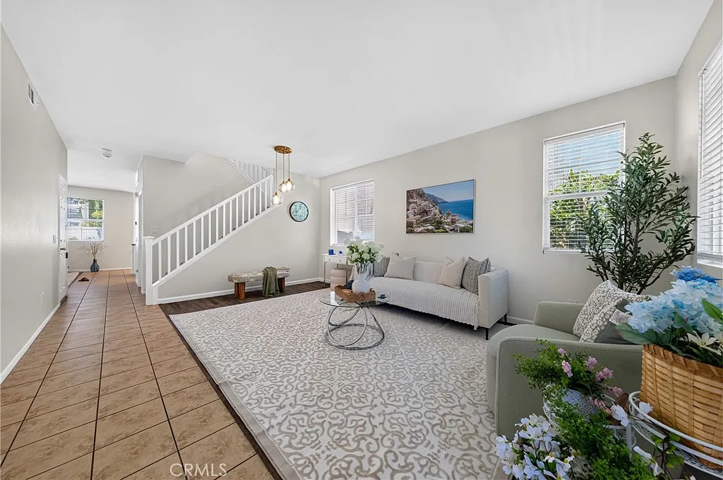 3 bed, 2.5 bath, 2037 sqft, $3,350 — Photo 2