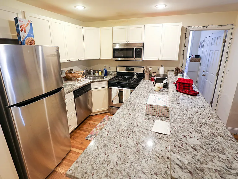 56 Egmont St #6 — Photo 4