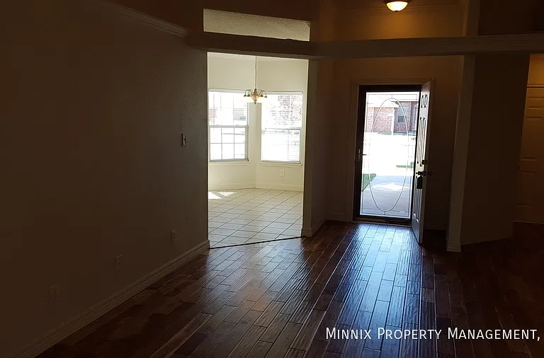 1002 Oshkosh Ave — Photo 9