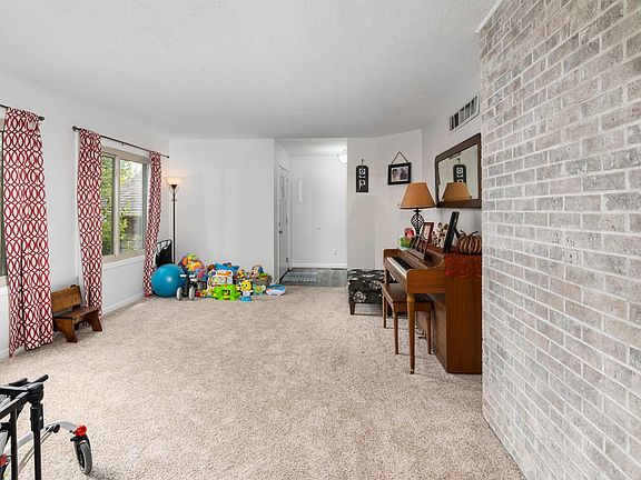 4th image of 26013 Forest Ridge Rd