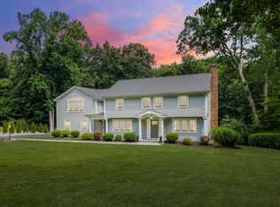 354 Towne House Rd, Fairfield, CT 06824