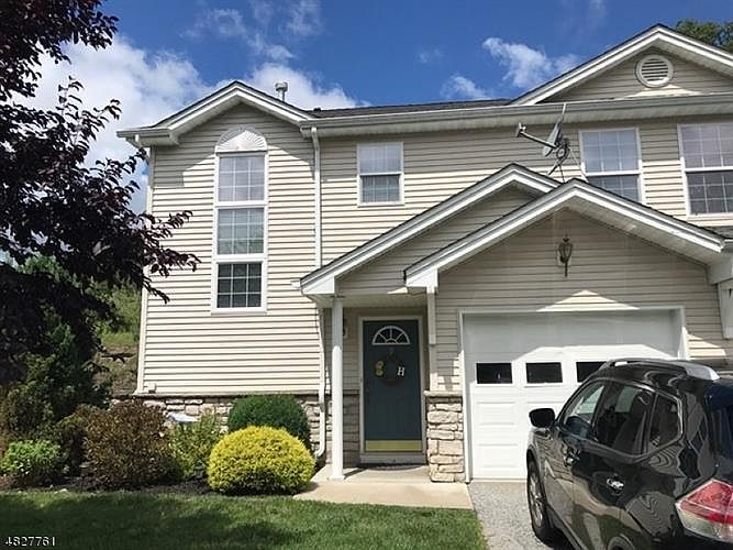 1st image of 9 Ferndale Ln