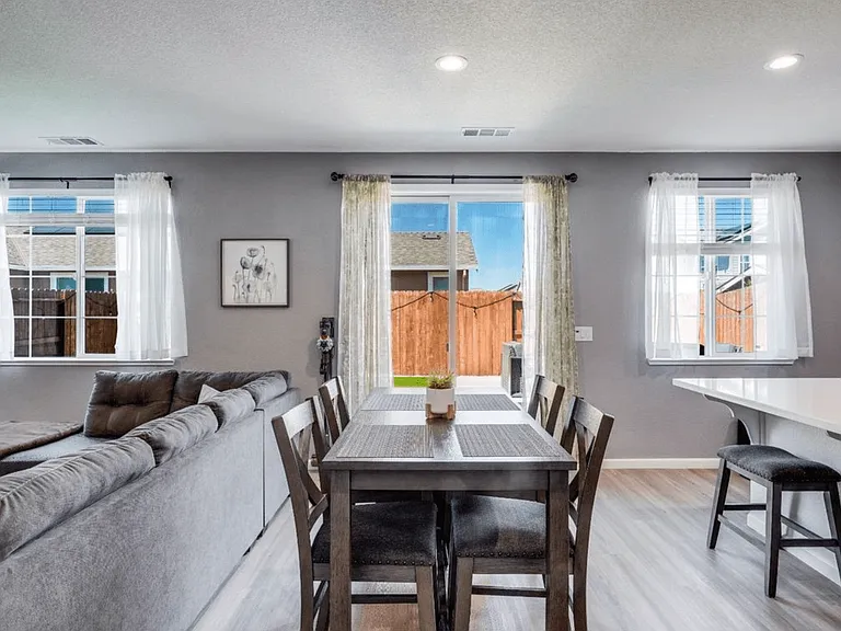 1303 Niemann St — Photo 7