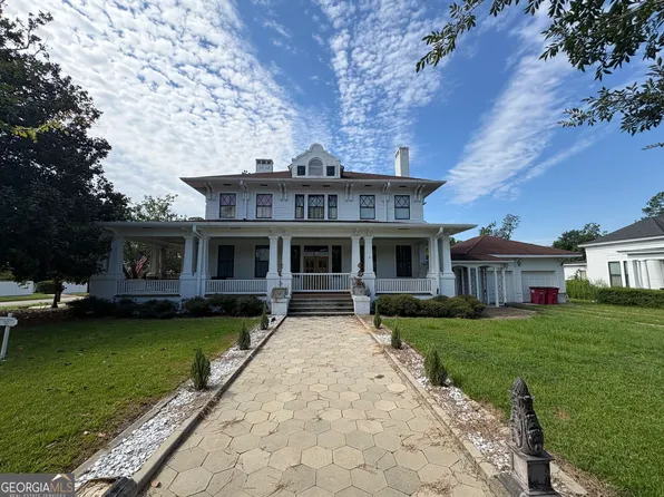53 W Graham St, Mc Rae Helena, GA 31055