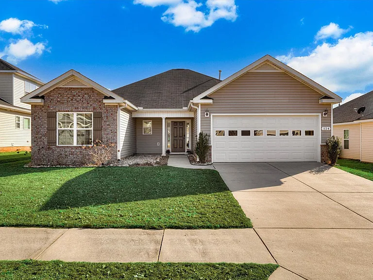 124 Radcliff Dr — Photo 1