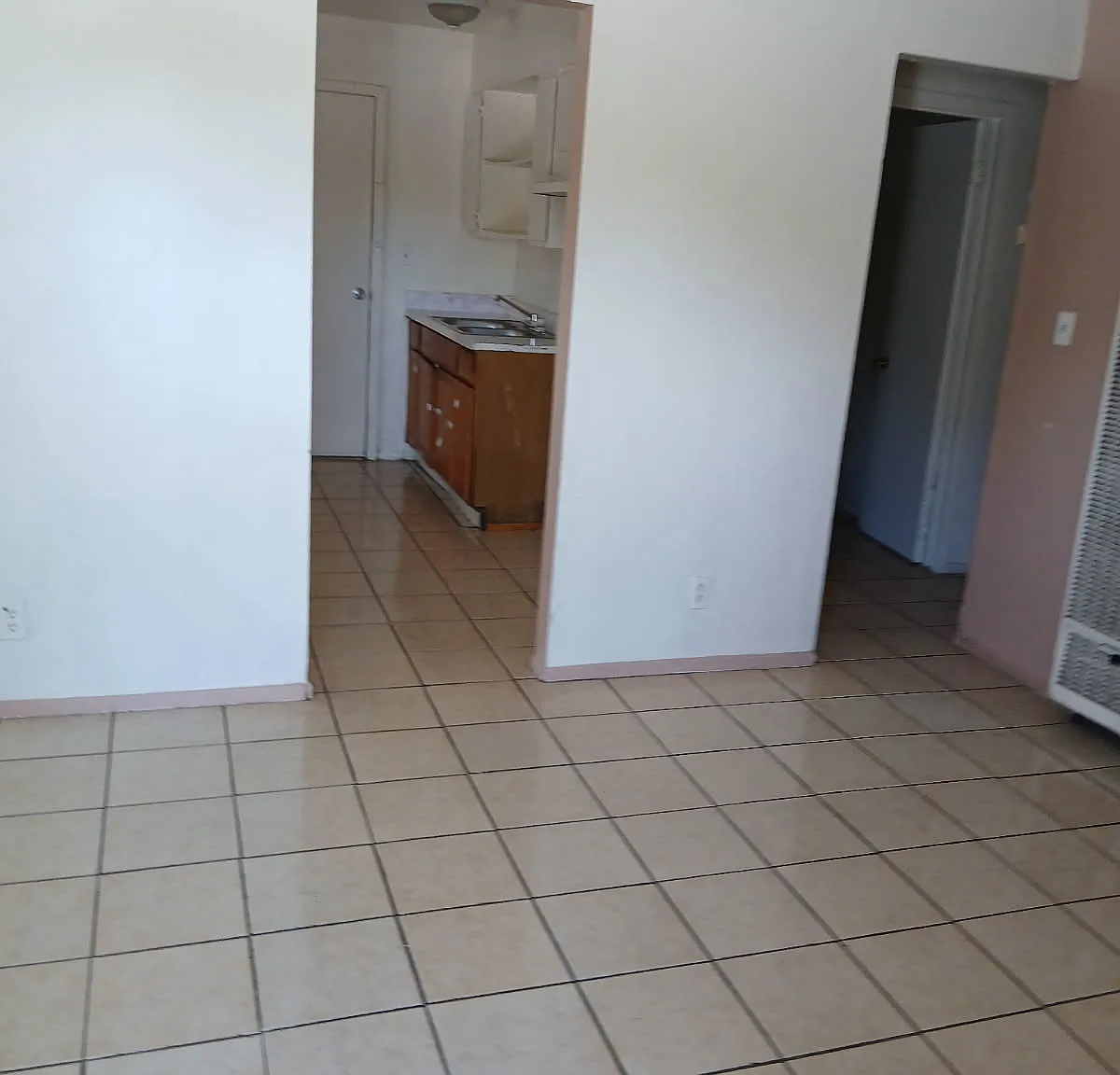 2 bed, 750 sqft, $975 — Photo 2