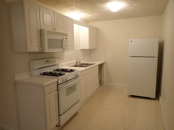 233 Bacon St #2, Waltham, MA 02451