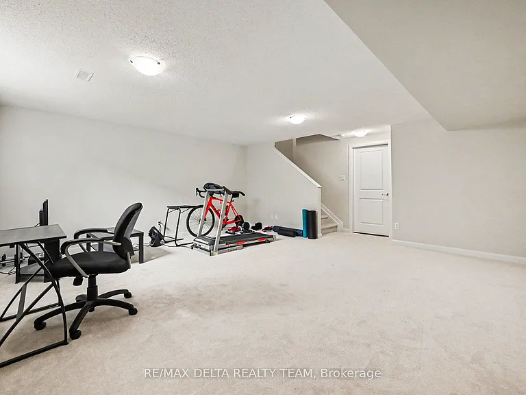 505 Convenire Row — Photo 19