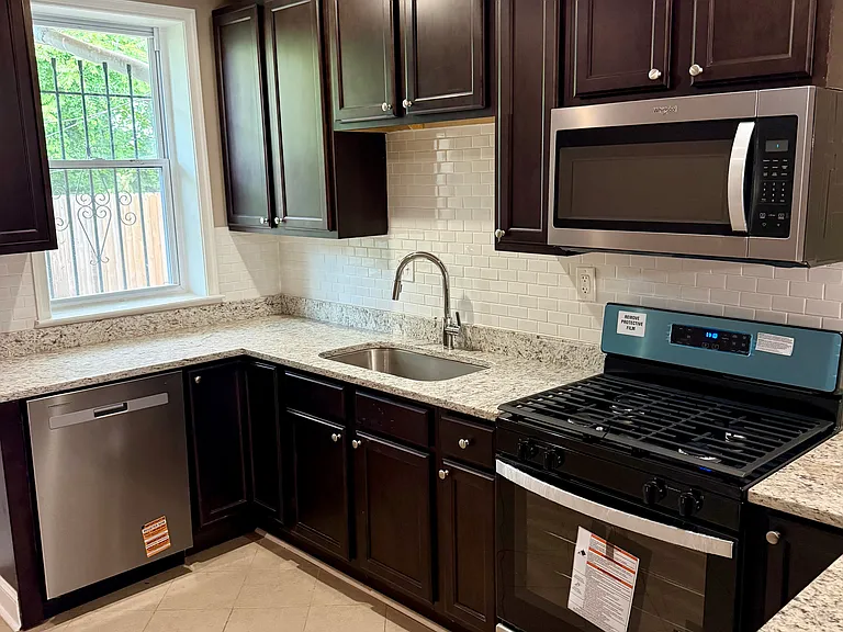 1722 E Lanvale St — Photo 6