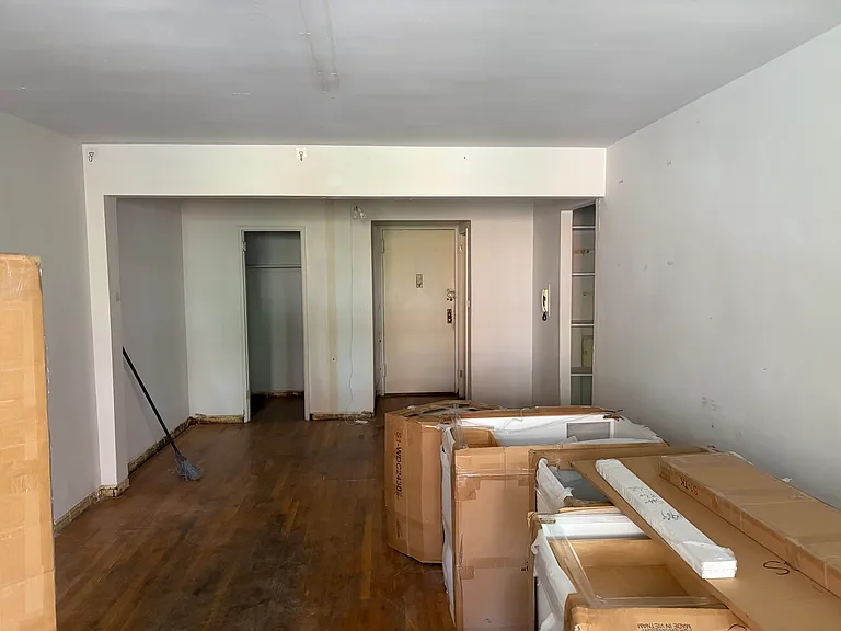 4110 Bowne St #3J — Photo 1