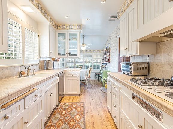5th image of 16756 Calahan St