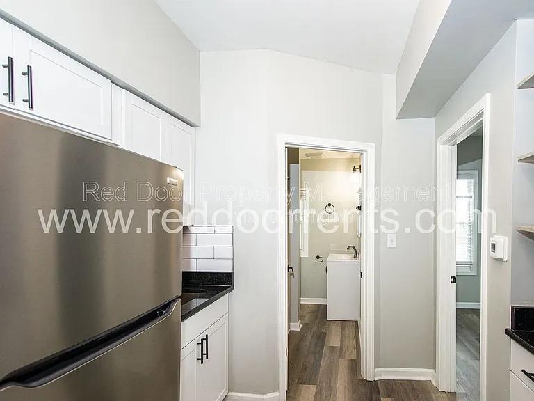 1329 E Market St #8 — Photo 15