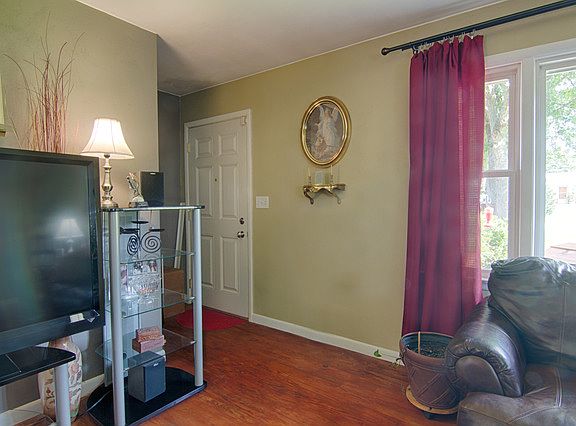 3rd image of 2703 Sierra Dr