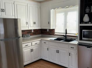 32 Elm St, Windsor Locks, CT 06096